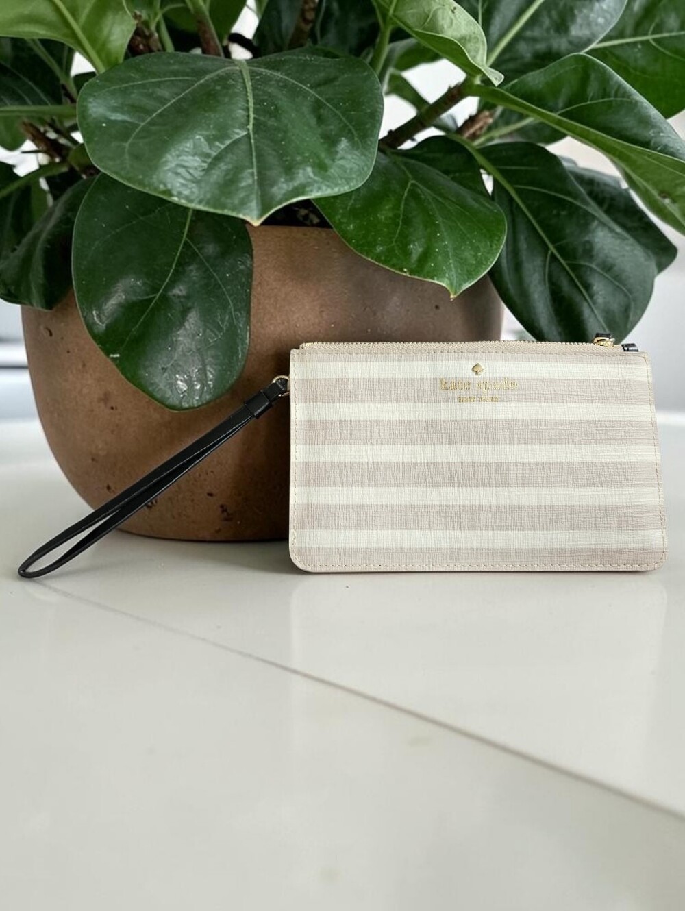 kate spade STORYBOOK LINING Cream Stripe Wristlet, Like New, 7"x4"